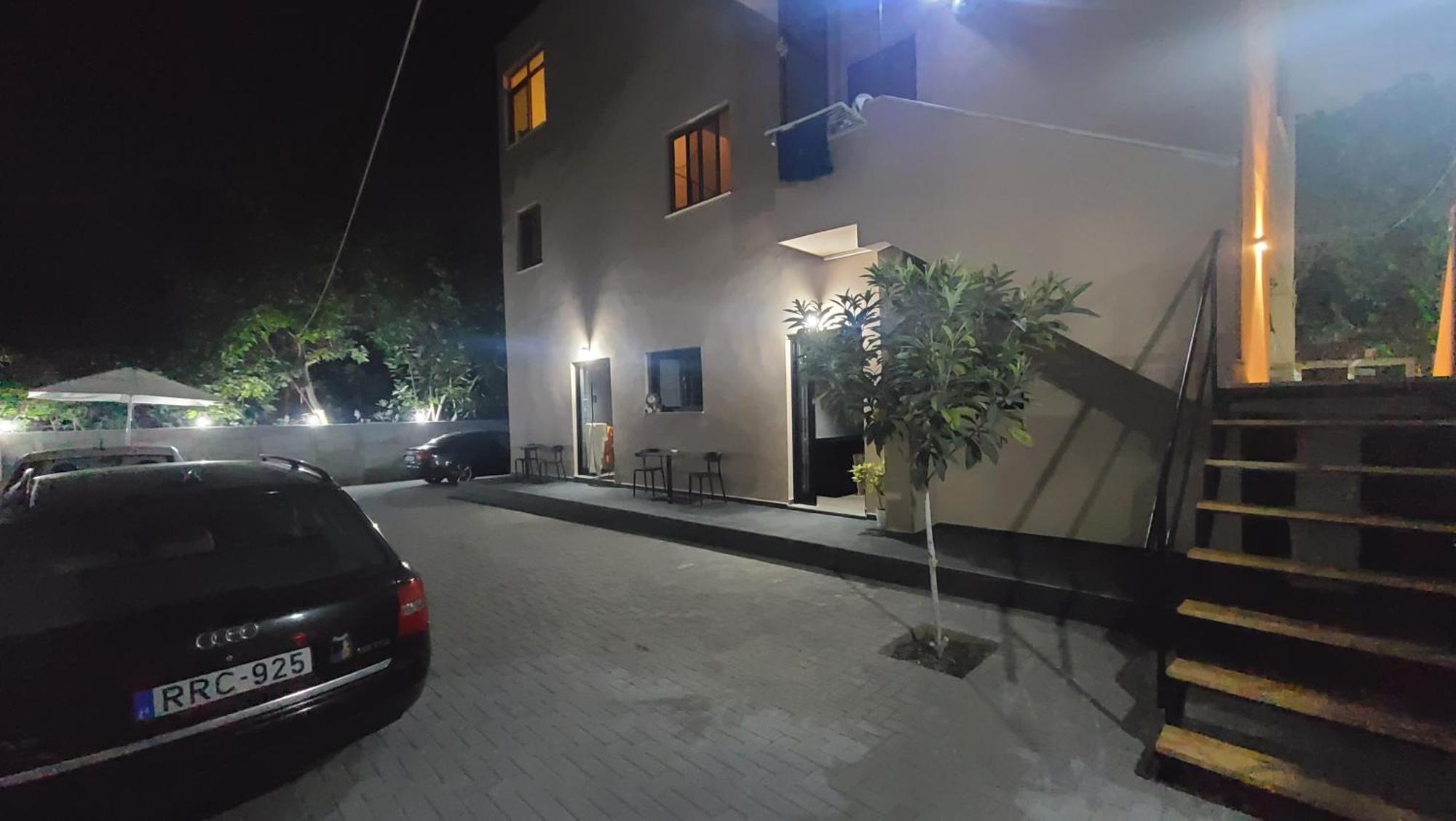 Guest House Tian & Hojz Дуррес Экстерьер фото